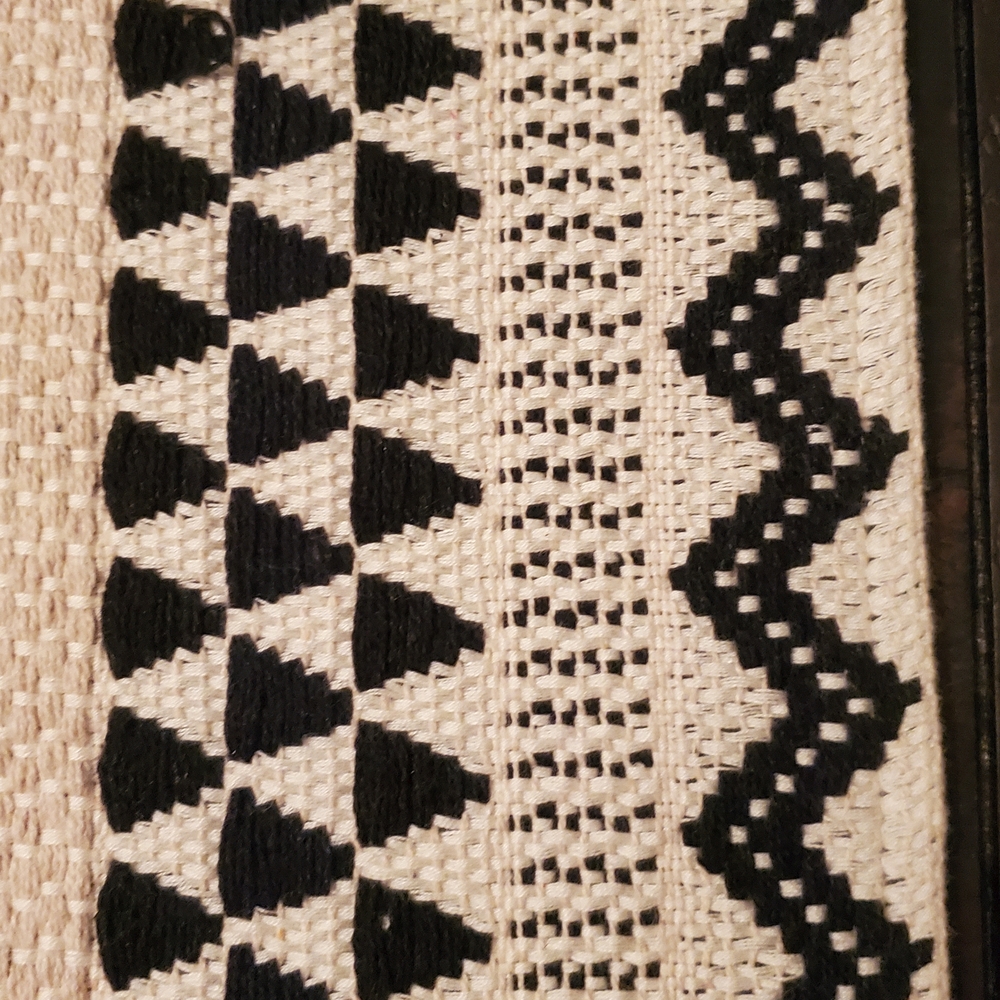Pier 1 Black and Cream Patterned Table Runner - Picture 5 of 8
